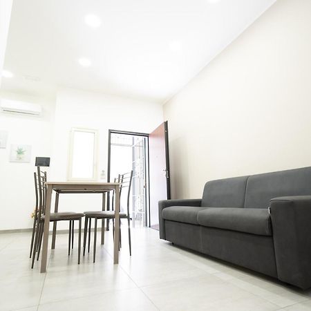 カターニアCasa Vacanza Serafinoアパートメント エクステリア 写真