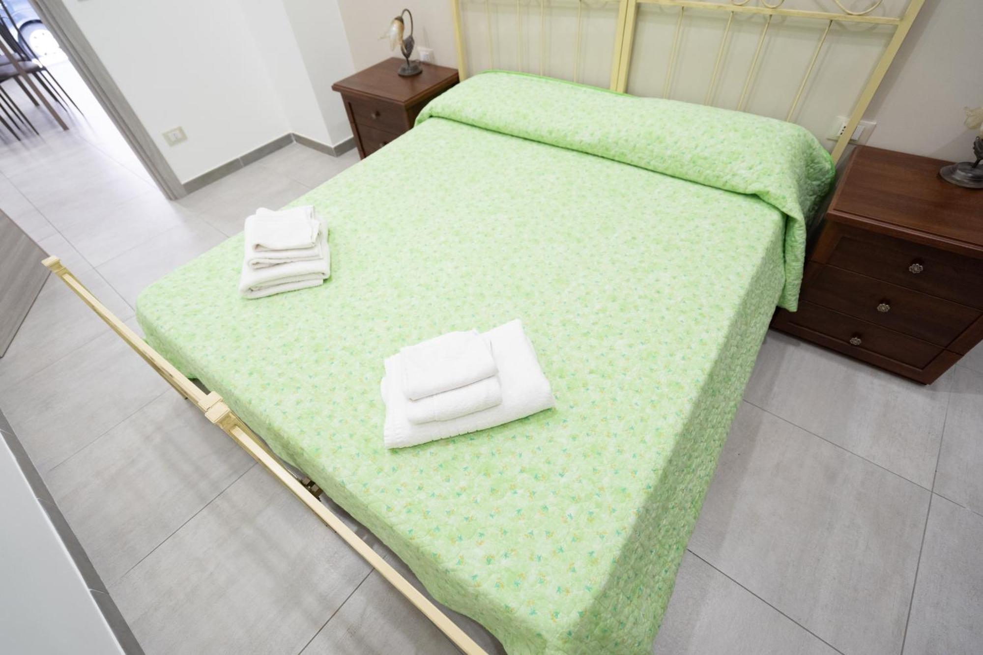 カターニアCasa Vacanza Serafinoアパートメント エクステリア 写真