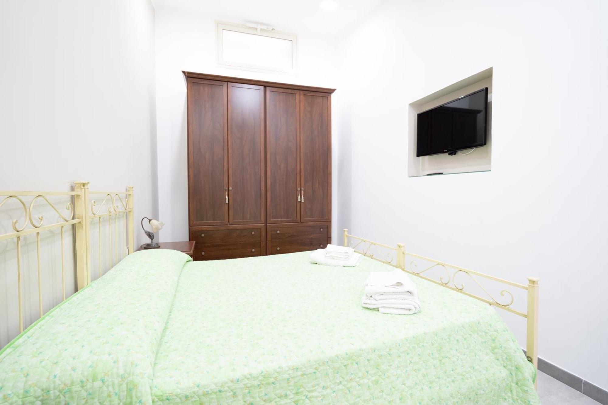 カターニアCasa Vacanza Serafinoアパートメント エクステリア 写真